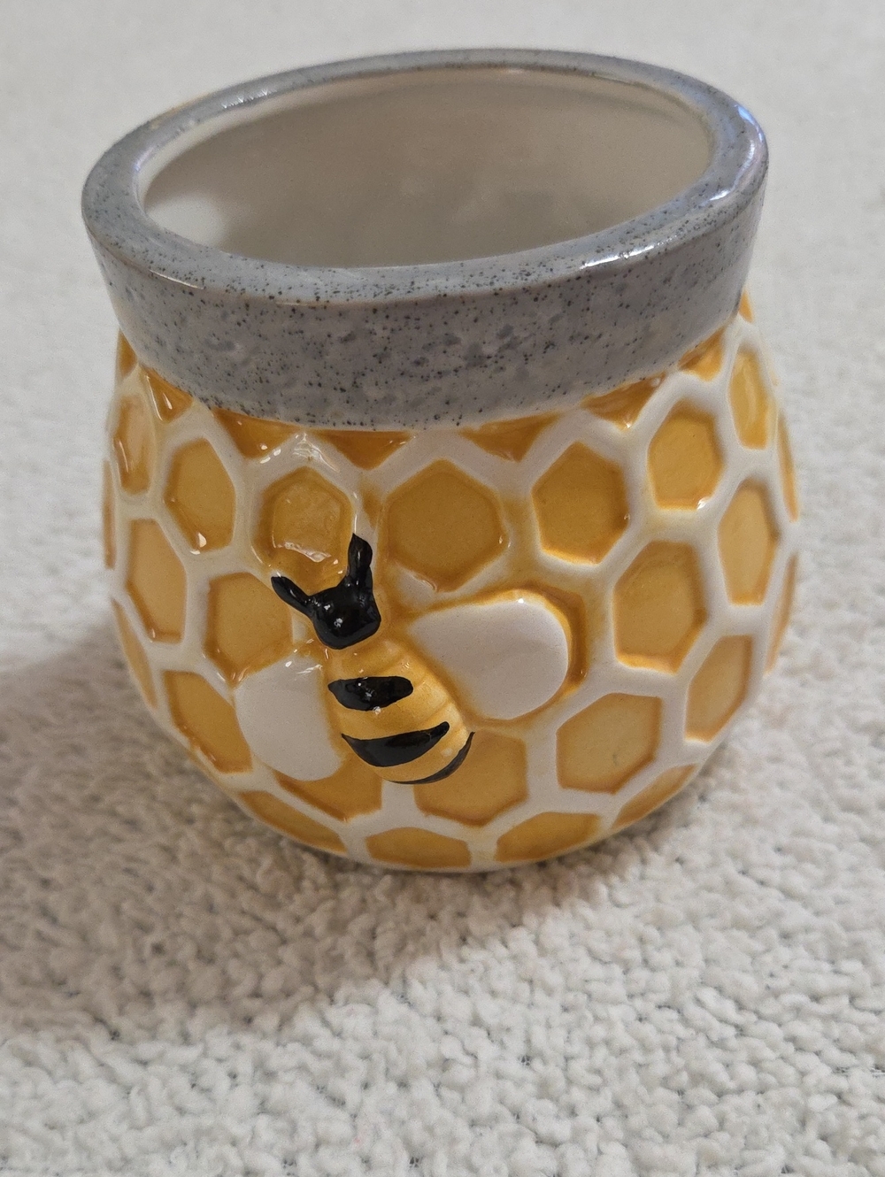 NWT CERAMIC HONEY BEE FLOWER POT